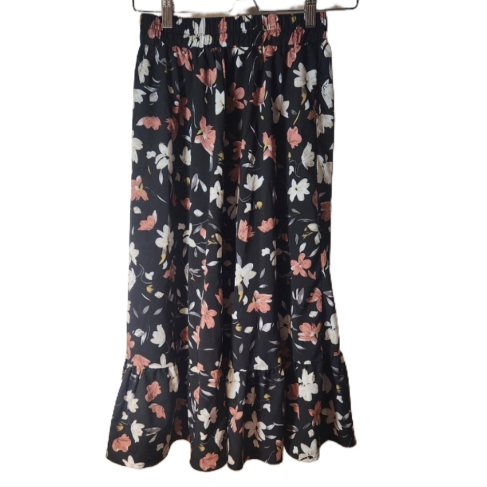 Small Floral Black‎ And Pink Skirt Flounce And Twirl